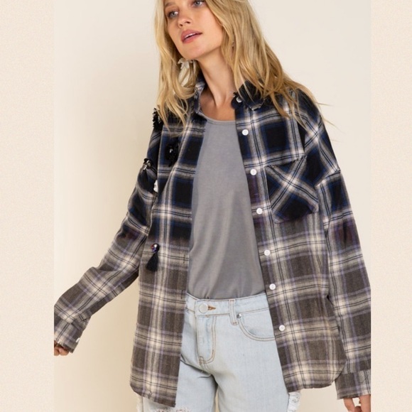 Casual + Chic Plaid Gradient Woven Top - Picture 4 of 9